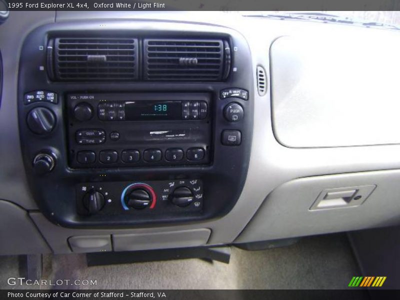 Oxford White / Light Flint 1995 Ford Explorer XL 4x4