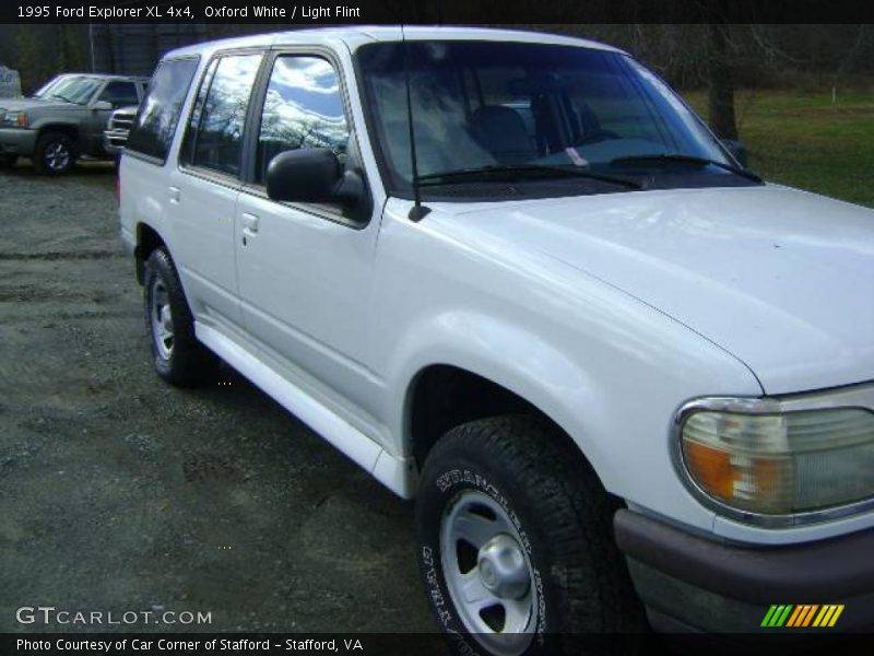 Oxford White / Light Flint 1995 Ford Explorer XL 4x4