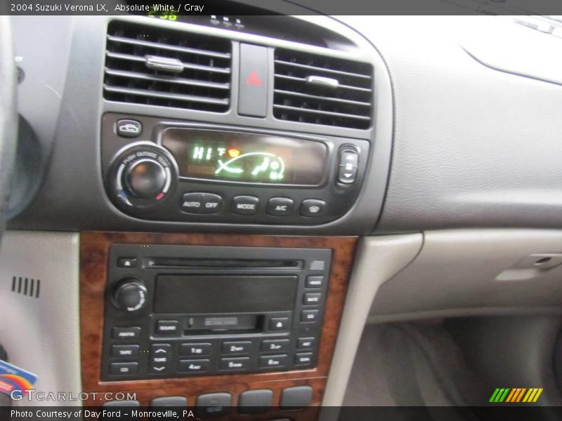 Absolute White / Gray 2004 Suzuki Verona LX