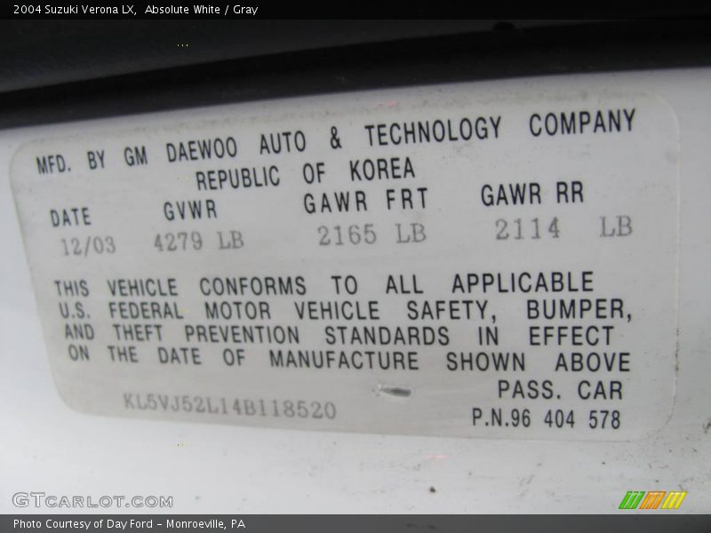 Absolute White / Gray 2004 Suzuki Verona LX