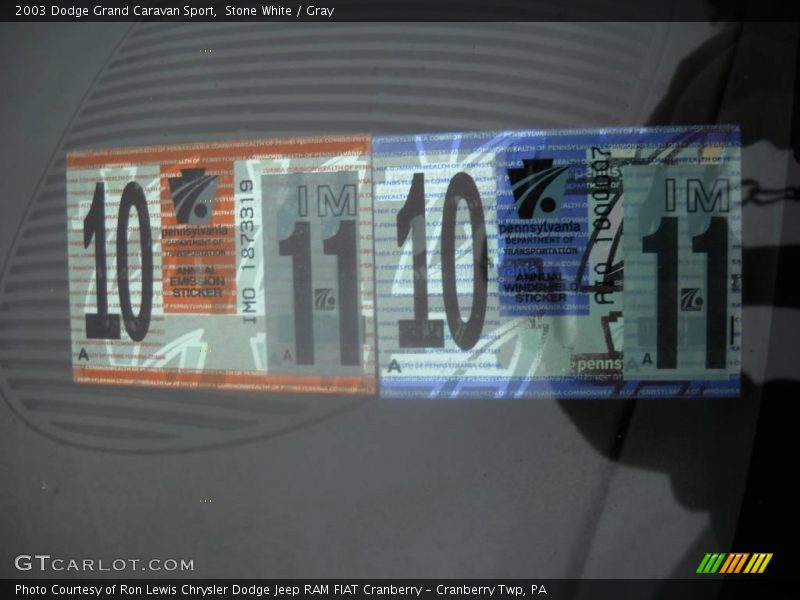 Stone White / Gray 2003 Dodge Grand Caravan Sport