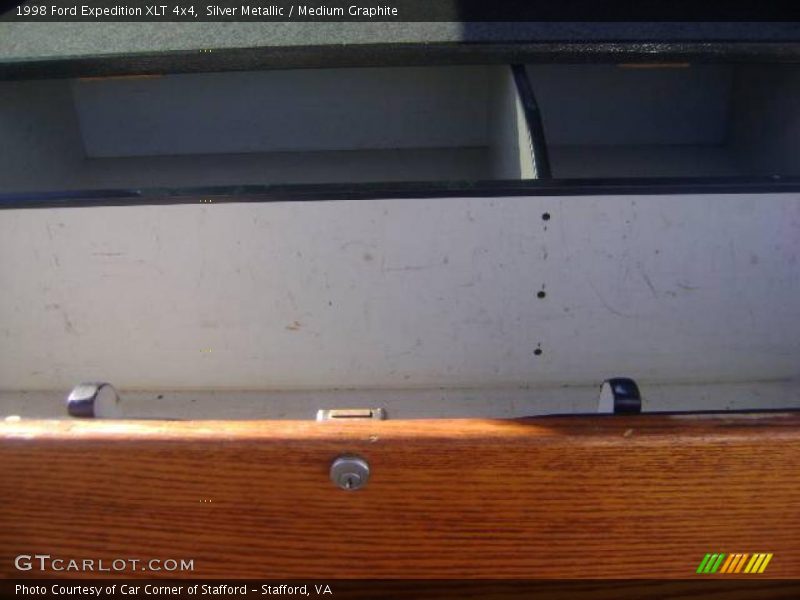 Silver Metallic / Medium Graphite 1998 Ford Expedition XLT 4x4