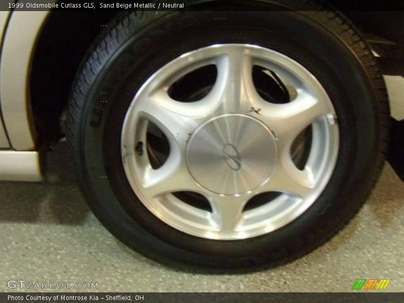 Sand Beige Metallic / Neutral 1999 Oldsmobile Cutlass GLS