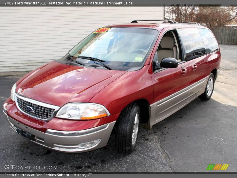 Matador Red Metallic / Medium Parchment Beige 2002 Ford Windstar SEL