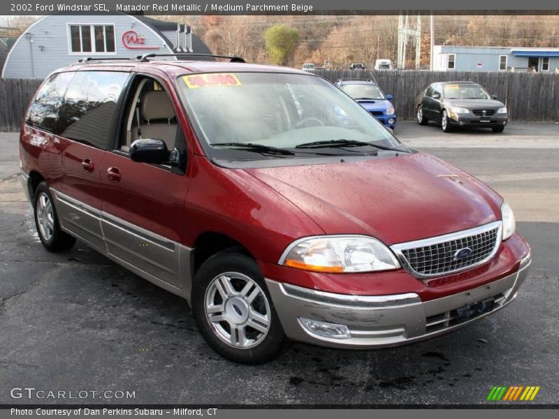 Matador Red Metallic / Medium Parchment Beige 2002 Ford Windstar SEL