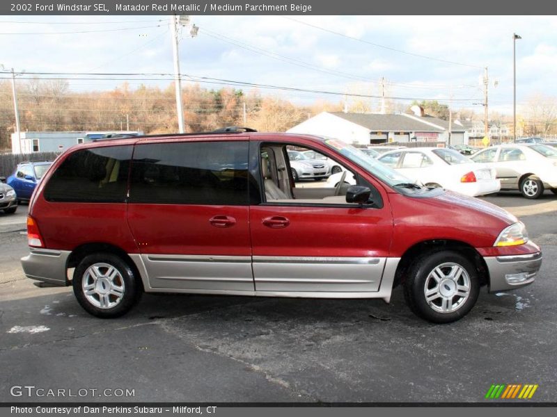 Matador Red Metallic / Medium Parchment Beige 2002 Ford Windstar SEL