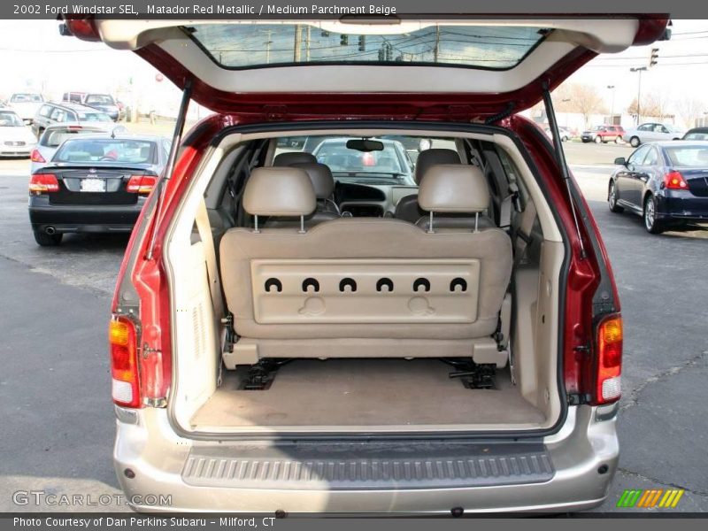 Matador Red Metallic / Medium Parchment Beige 2002 Ford Windstar SEL