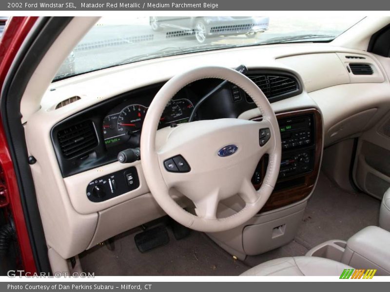 Matador Red Metallic / Medium Parchment Beige 2002 Ford Windstar SEL