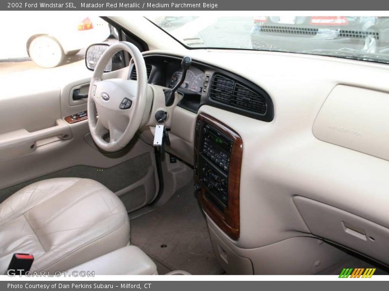 Matador Red Metallic / Medium Parchment Beige 2002 Ford Windstar SEL