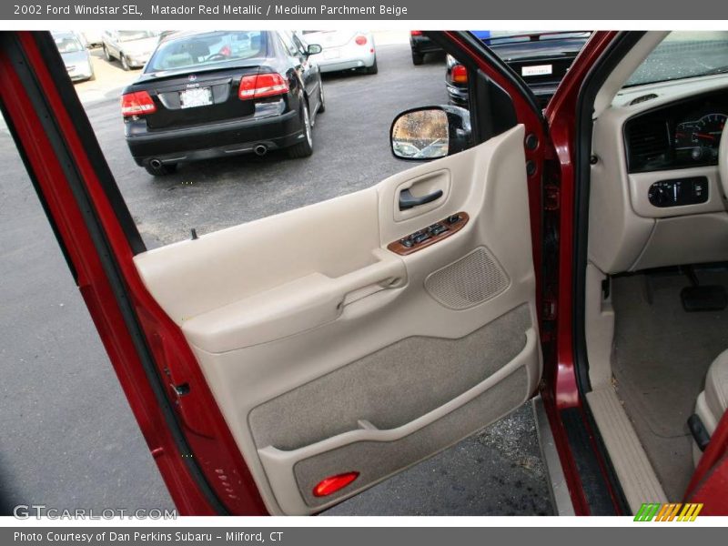 Matador Red Metallic / Medium Parchment Beige 2002 Ford Windstar SEL
