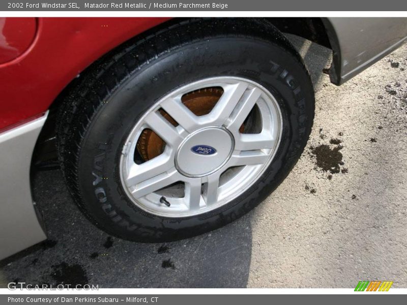 Matador Red Metallic / Medium Parchment Beige 2002 Ford Windstar SEL