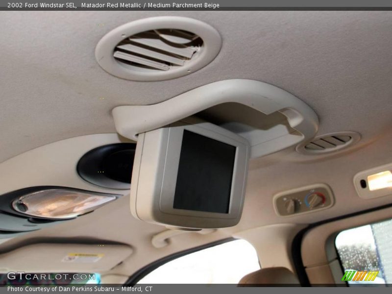 Matador Red Metallic / Medium Parchment Beige 2002 Ford Windstar SEL