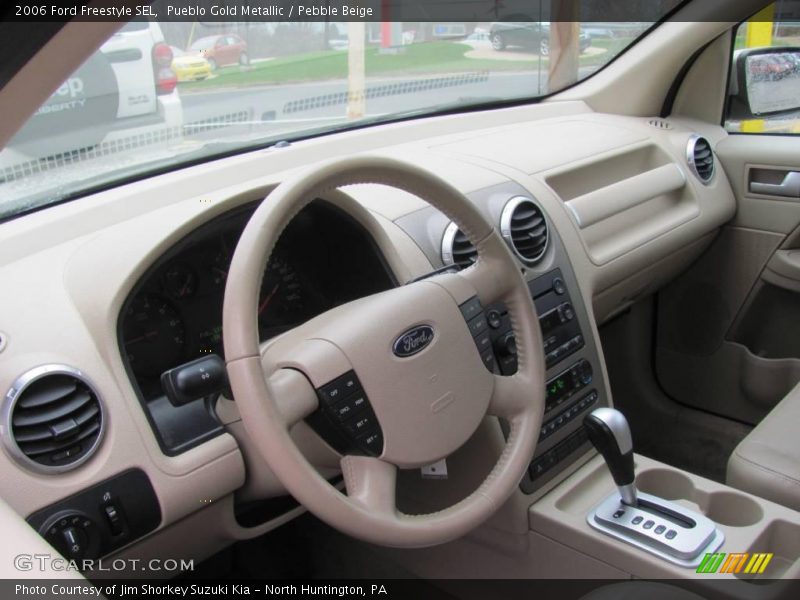Pueblo Gold Metallic / Pebble Beige 2006 Ford Freestyle SEL