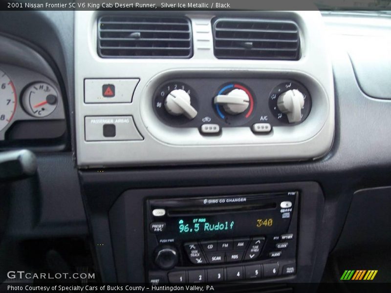 Silver Ice Metallic / Black 2001 Nissan Frontier SC V6 King Cab Desert Runner