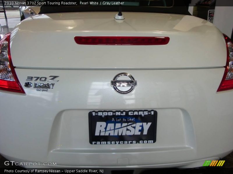 Pearl White / Gray Leather 2010 Nissan 370Z Sport Touring Roadster