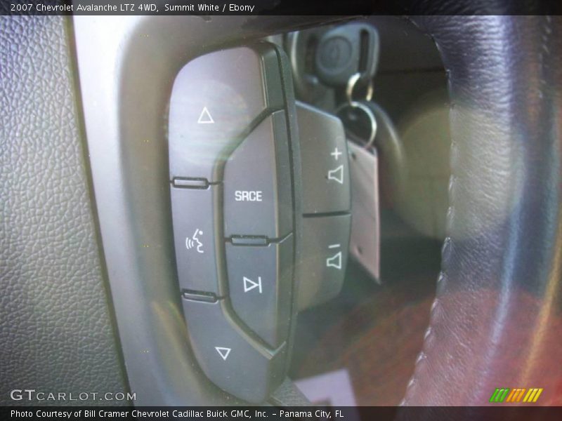 Summit White / Ebony 2007 Chevrolet Avalanche LTZ 4WD