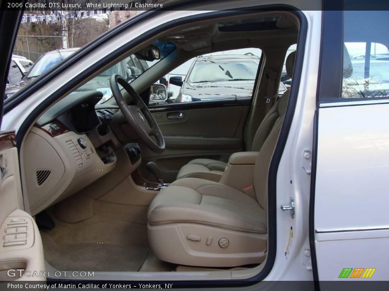 White Lightning / Cashmere 2006 Cadillac DTS Luxury