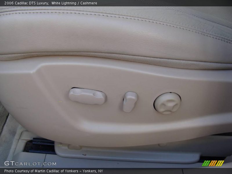 White Lightning / Cashmere 2006 Cadillac DTS Luxury