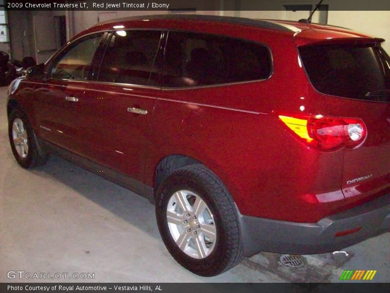 Red Jewel Tintcoat / Ebony 2009 Chevrolet Traverse LT