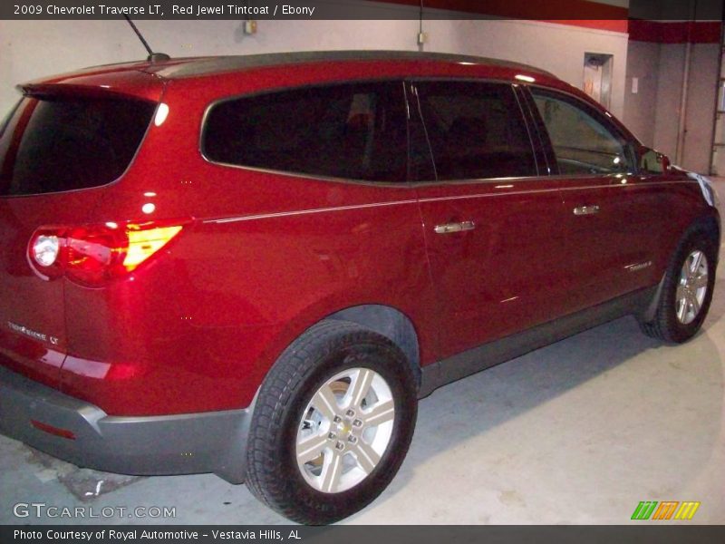 Red Jewel Tintcoat / Ebony 2009 Chevrolet Traverse LT