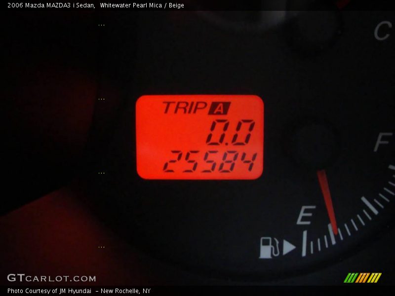 Whitewater Pearl Mica / Beige 2006 Mazda MAZDA3 i Sedan