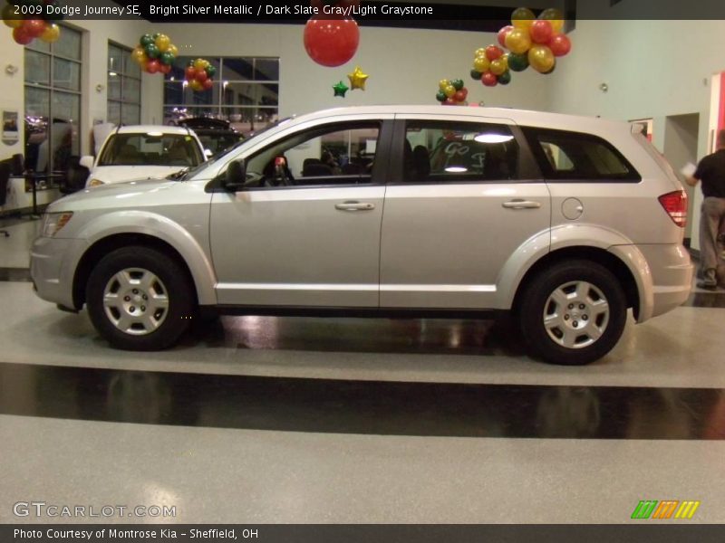 Bright Silver Metallic / Dark Slate Gray/Light Graystone 2009 Dodge Journey SE