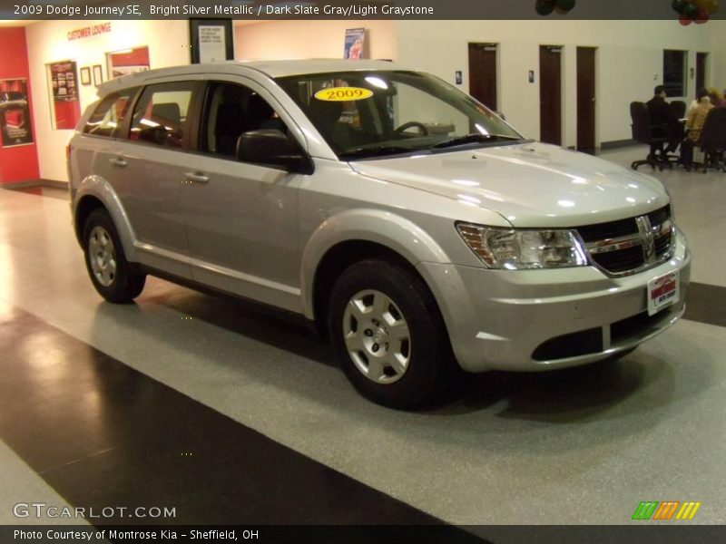 Bright Silver Metallic / Dark Slate Gray/Light Graystone 2009 Dodge Journey SE