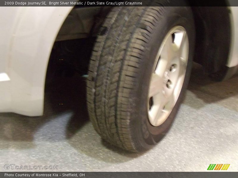 Bright Silver Metallic / Dark Slate Gray/Light Graystone 2009 Dodge Journey SE