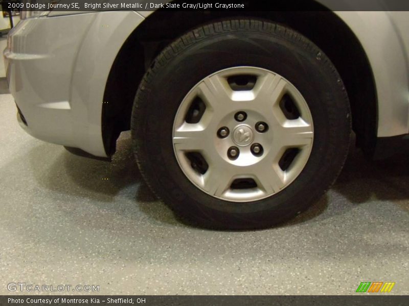 Bright Silver Metallic / Dark Slate Gray/Light Graystone 2009 Dodge Journey SE