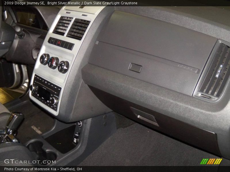 Bright Silver Metallic / Dark Slate Gray/Light Graystone 2009 Dodge Journey SE