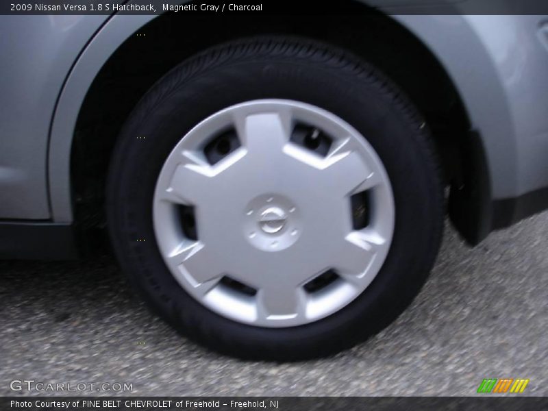 Magnetic Gray / Charcoal 2009 Nissan Versa 1.8 S Hatchback