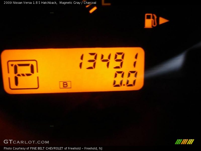 Magnetic Gray / Charcoal 2009 Nissan Versa 1.8 S Hatchback