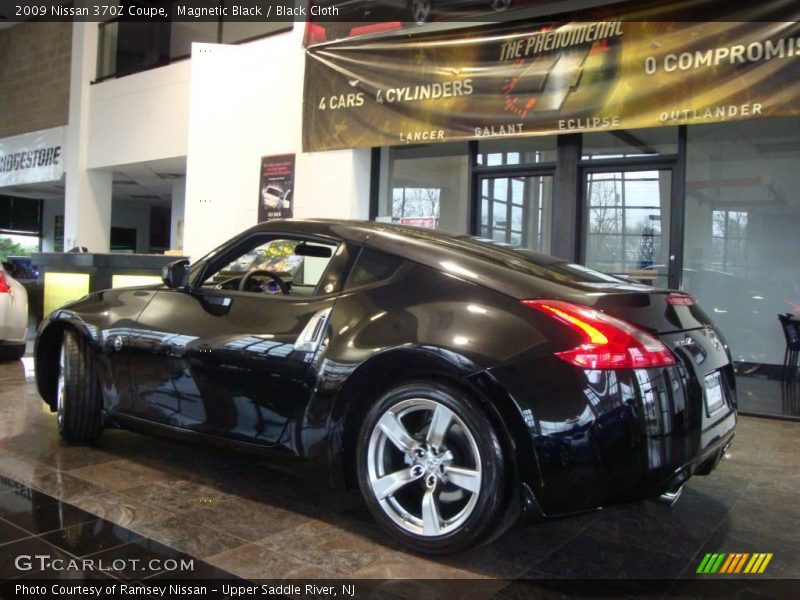 Magnetic Black / Black Cloth 2009 Nissan 370Z Coupe