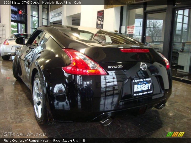 Magnetic Black / Black Cloth 2009 Nissan 370Z Coupe