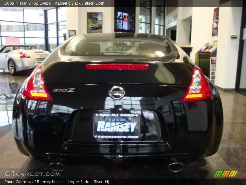 Magnetic Black / Black Cloth 2009 Nissan 370Z Coupe