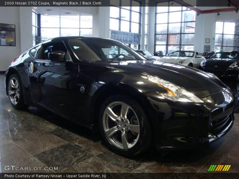 Magnetic Black / Black Cloth 2009 Nissan 370Z Coupe