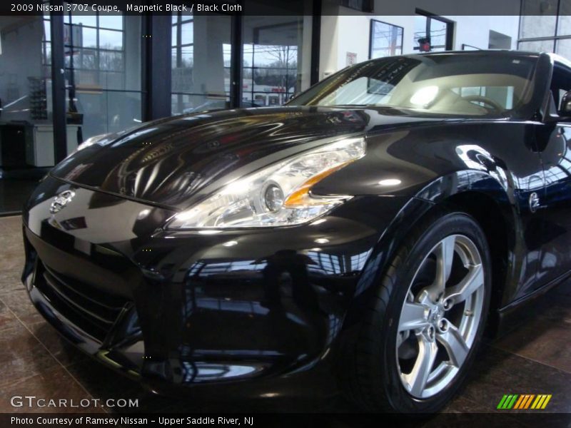 Magnetic Black / Black Cloth 2009 Nissan 370Z Coupe