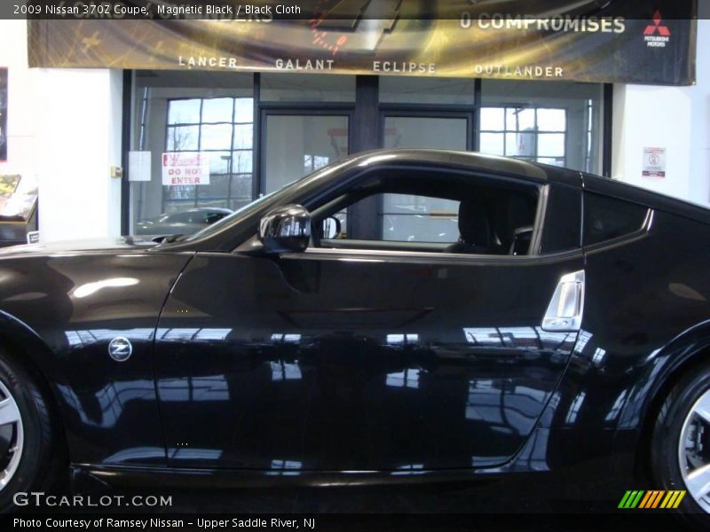 Magnetic Black / Black Cloth 2009 Nissan 370Z Coupe
