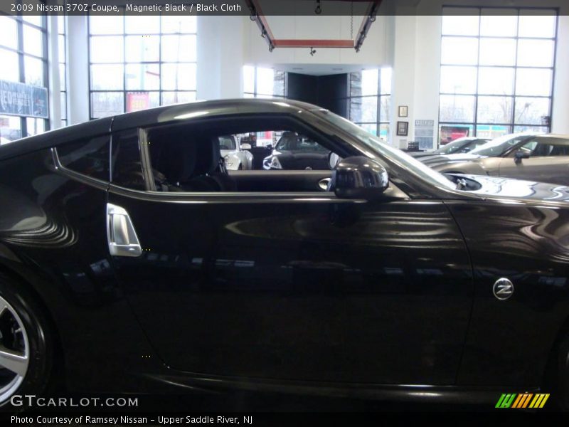 Magnetic Black / Black Cloth 2009 Nissan 370Z Coupe
