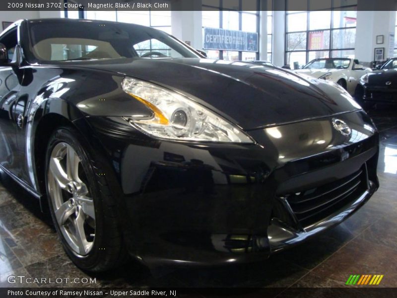 Magnetic Black / Black Cloth 2009 Nissan 370Z Coupe