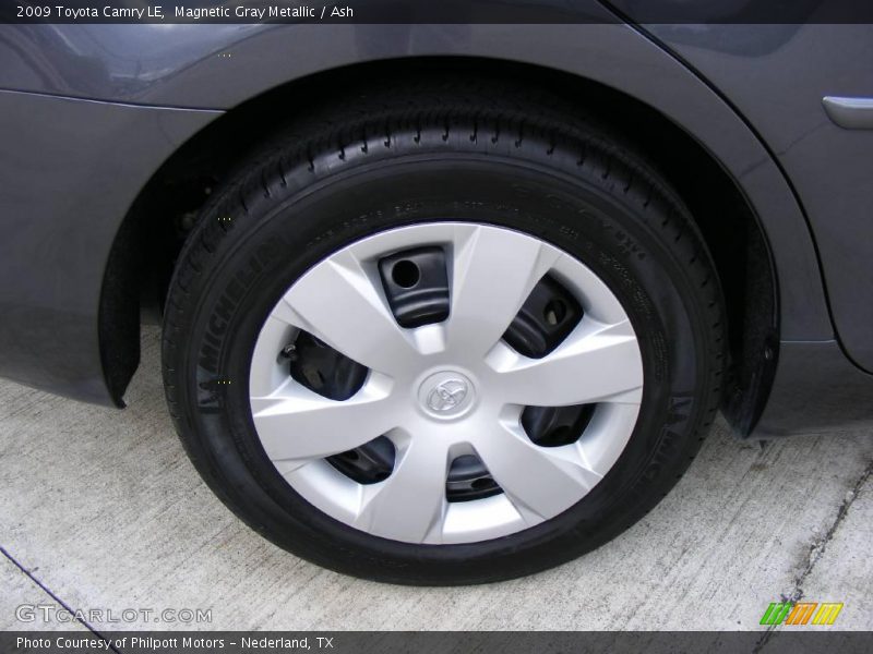 Magnetic Gray Metallic / Ash 2009 Toyota Camry LE