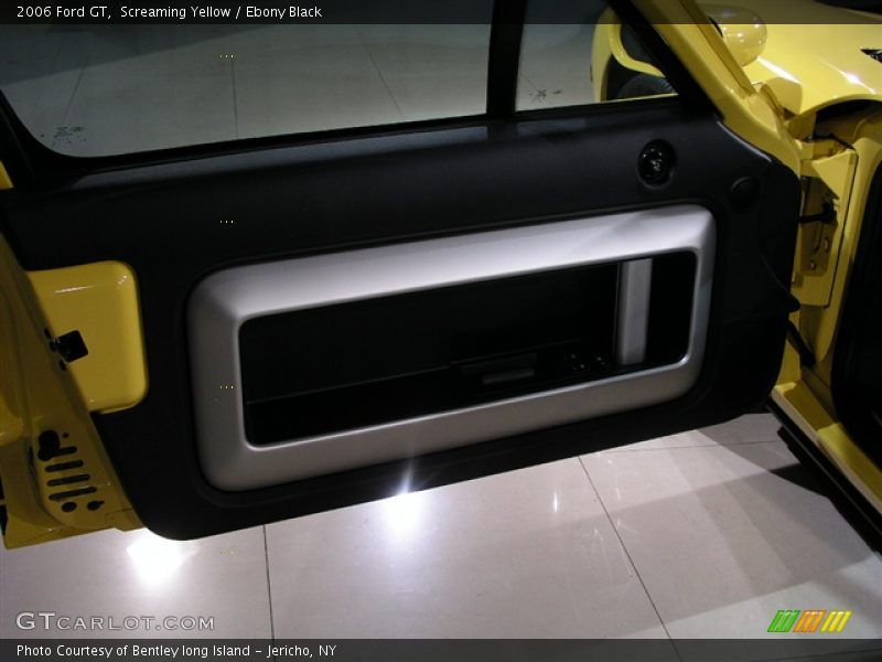Screaming Yellow / Ebony Black 2006 Ford GT