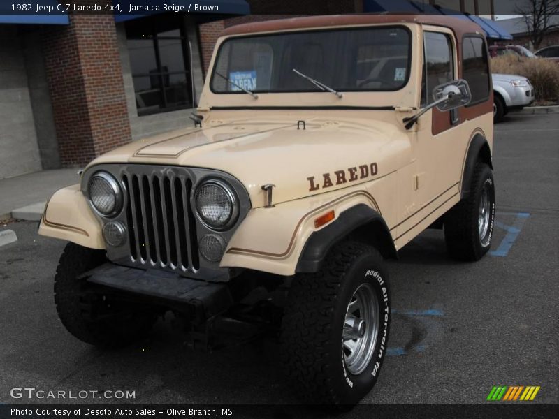 Front 3/4 View of 1982 CJ7 Laredo 4x4