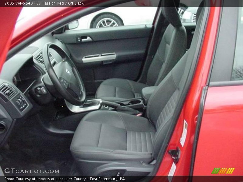 Passion Red / Off Black 2005 Volvo S40 T5