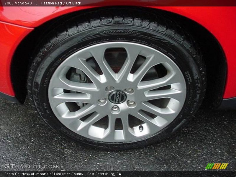 Passion Red / Off Black 2005 Volvo S40 T5