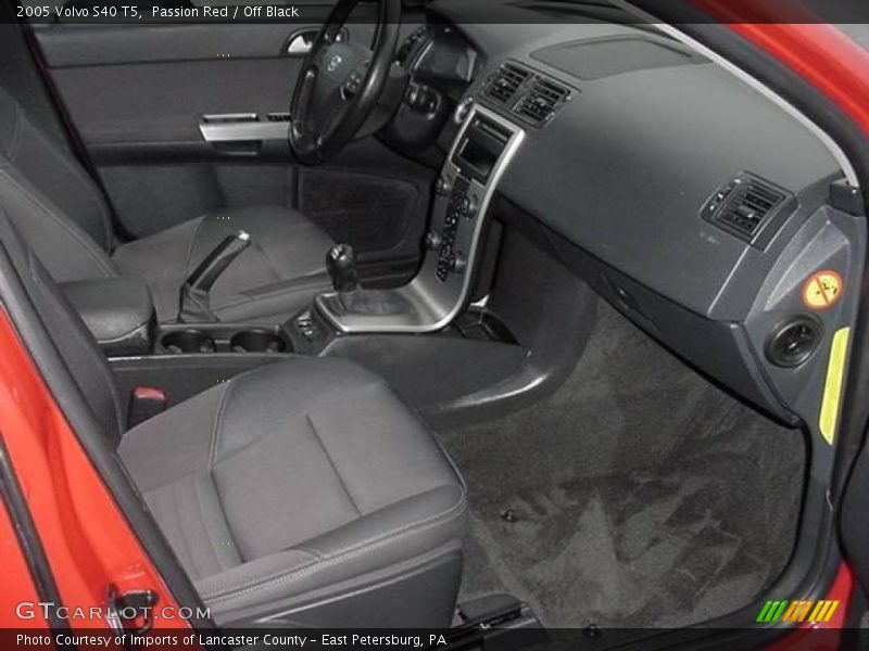 Passion Red / Off Black 2005 Volvo S40 T5
