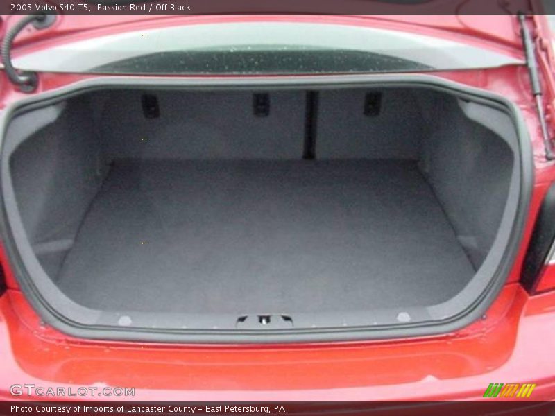 Passion Red / Off Black 2005 Volvo S40 T5