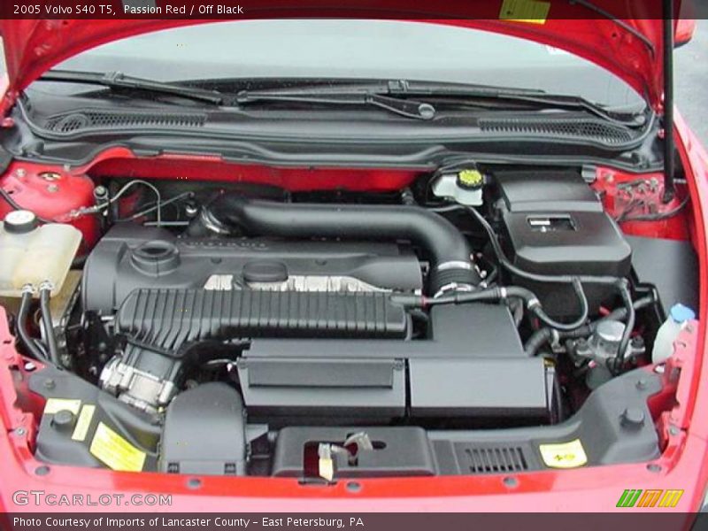 Passion Red / Off Black 2005 Volvo S40 T5