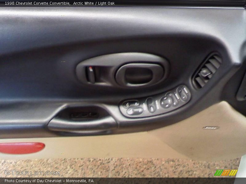 Arctic White / Light Oak 1998 Chevrolet Corvette Convertible