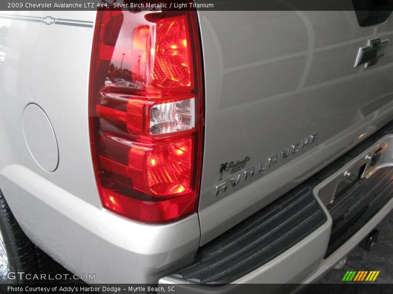 Silver Birch Metallic / Light Titanium 2009 Chevrolet Avalanche LTZ 4x4